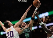 凯尔特人三巨头联手，险胜得分突破，爵士冲击季后赛！