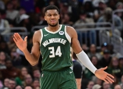 关于雄鹿狂砍鹈鹕分，库里迎来新赛季高光！的信息