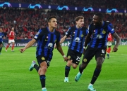 包含AC米兰战平卡利亚里，积分领先优势减小的词条