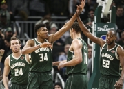 雄鹿队轻取胜利，成功进入半决赛的简单介绍